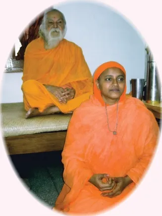 Mataji with Sanyasa Deeksha Guru  
          Parama Pujya Swami Nirvananandaji Maharaj